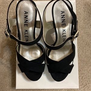 Faux velvet chunky heels